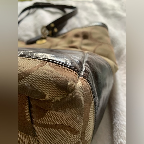 Vintage Coach Tote and or Diaper Bag 7 pockets inside, 2 outside slots & zipper - Picture 8 of 17